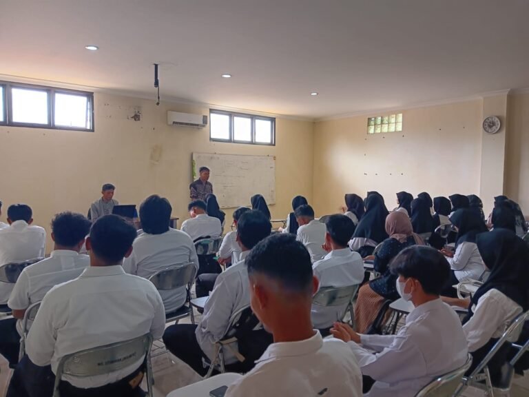 100 Calon Mahasiswa Baru Mengikuti Ujian Tertulis di Institut Agama Islam Muhammad Azim Jambi Gelombang II